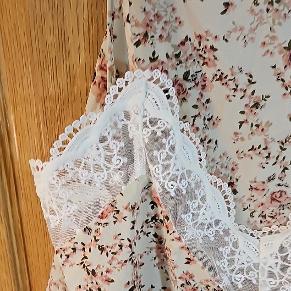 Cupshe Floral Lace Trim Camisole in Cream and Pink - Picture 5 of 8